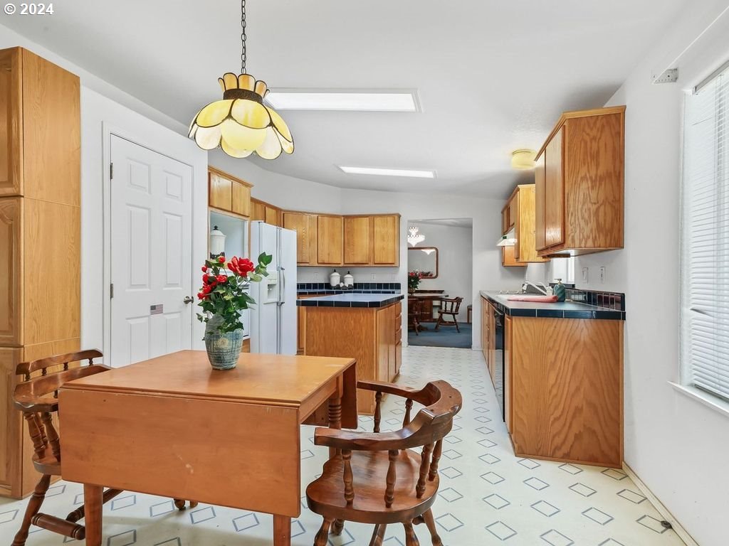 17290 South Burk Road Beavercreek, OR 97004 - Photo 16 of 45 Kitchen