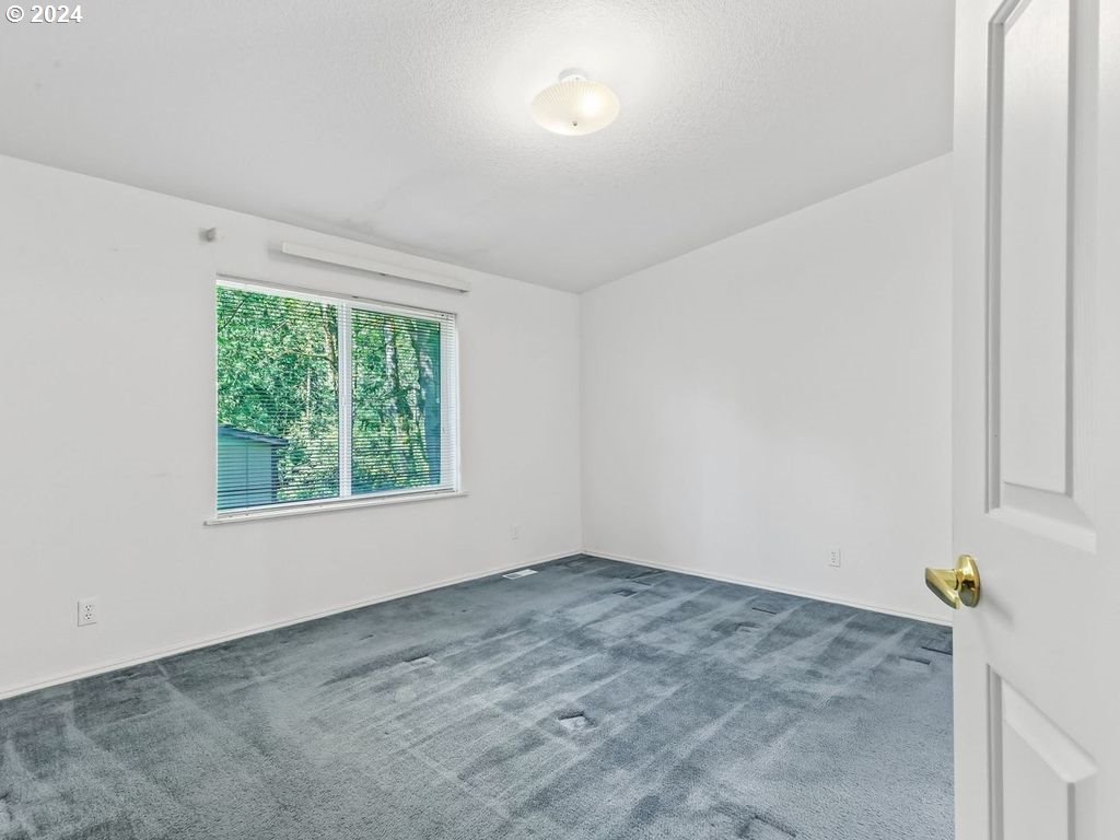 17290 South Burk Road Beavercreek, OR 97004 - Photo 20 of 45 Primary Bedroom