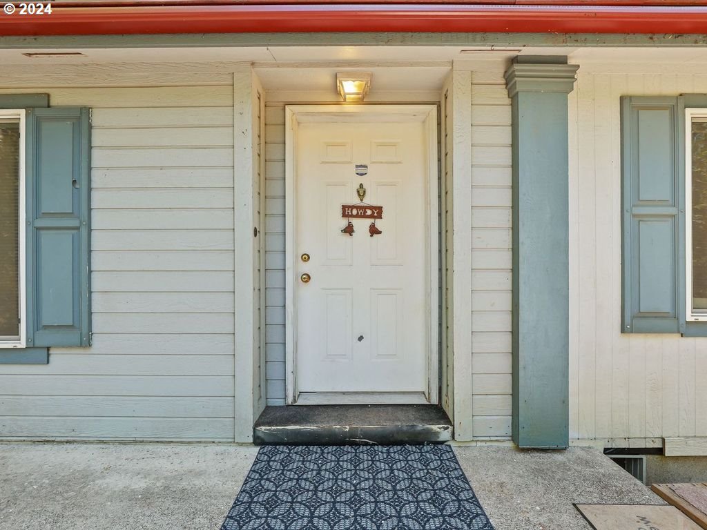 17290 South Burk Road Beavercreek, OR 97004 - Photo 5 of 45 Entrance/Foyer