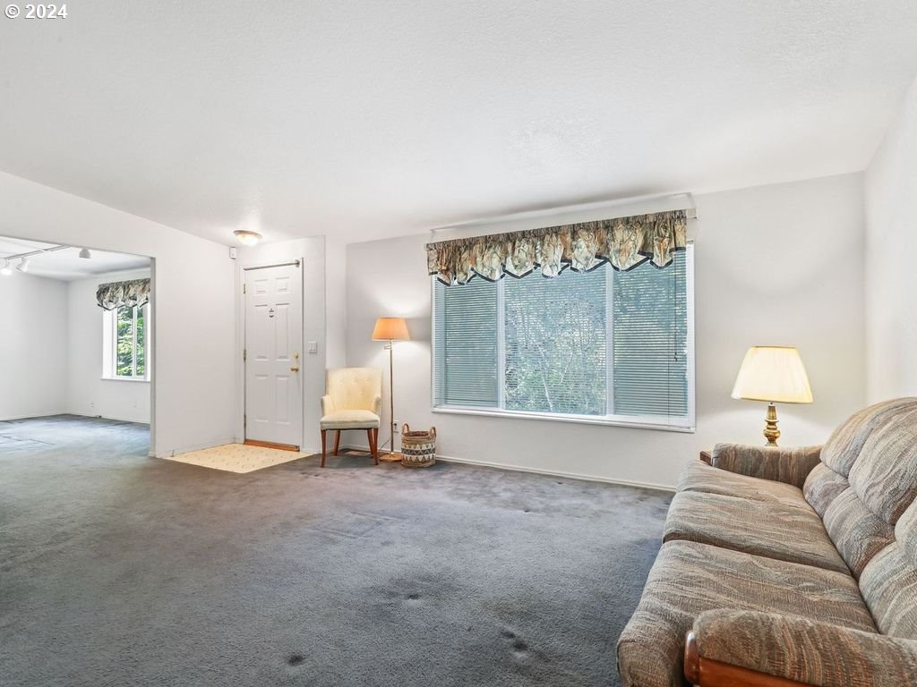 17290 South Burk Road Beavercreek, OR 97004 - Photo 7 of 45 Living Room
