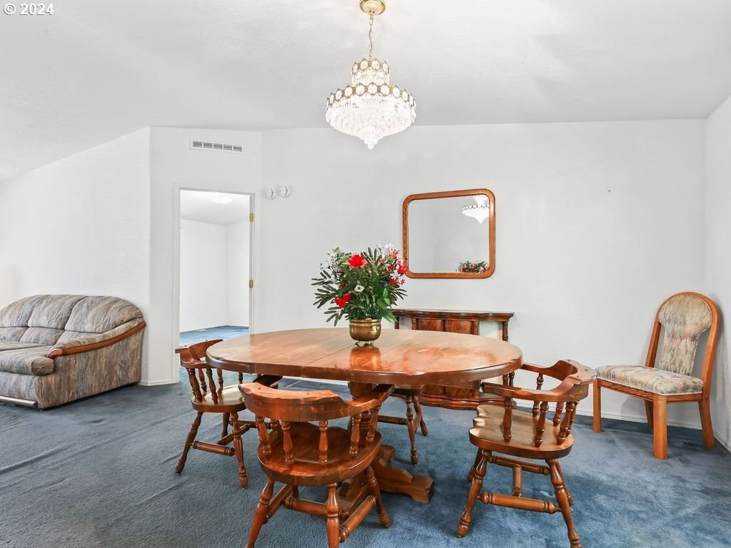 17290 South Burk Road Beavercreek, OR 97004 - Photo 10 of 45 Dining Area