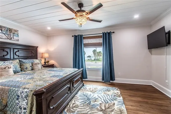 $10,000 | 4237 Ocean Drive, Corpus Christi, TX 78411