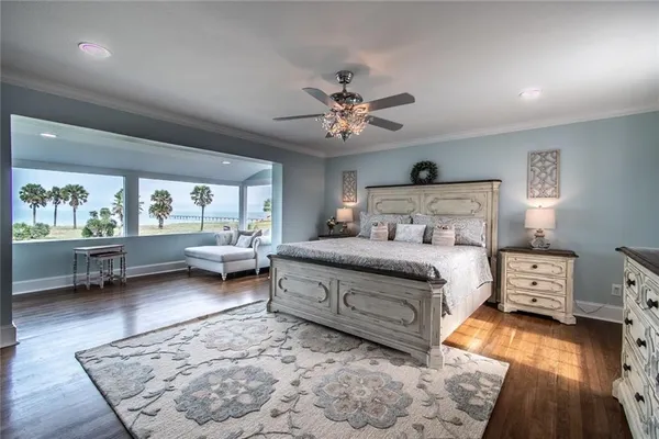 $10,000 | 4237 Ocean Drive, Corpus Christi, TX 78411