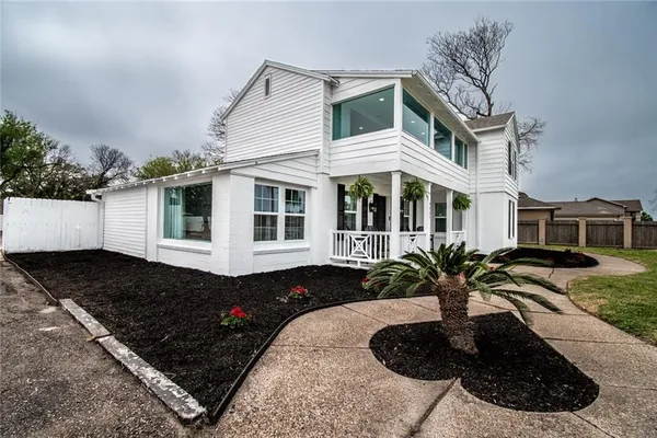 $10,000 | 4237 Ocean Drive, Corpus Christi, TX 78411