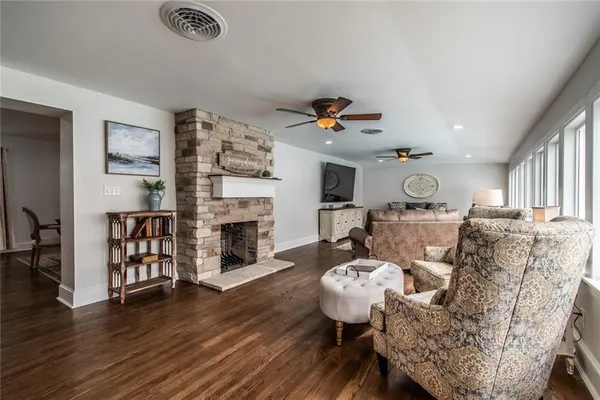 $10,000 | 4237 Ocean Drive, Corpus Christi, TX 78411