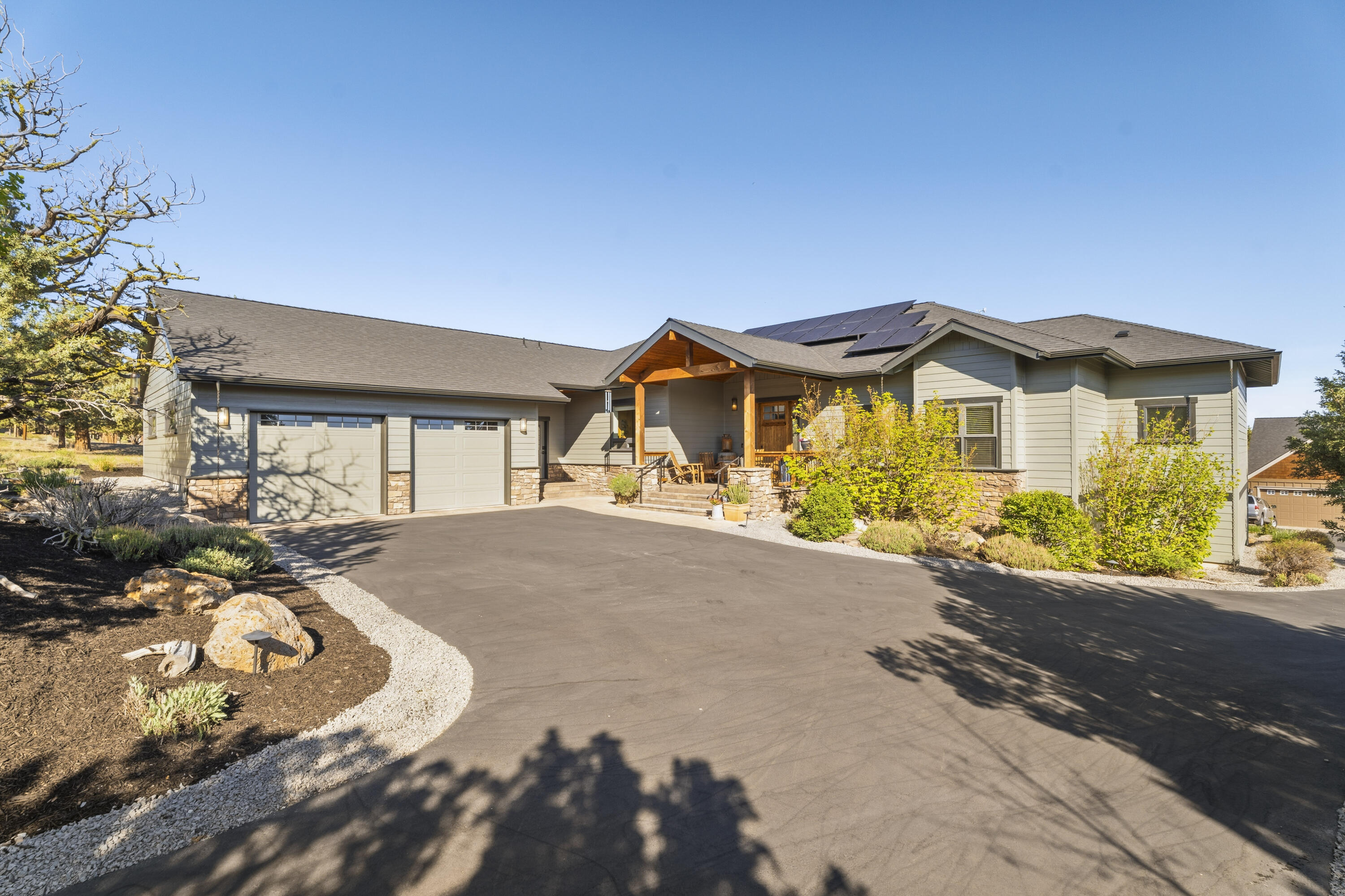 628 Highland Meadow Loop Redmond, OR 97756 - Photo 2 of 99
