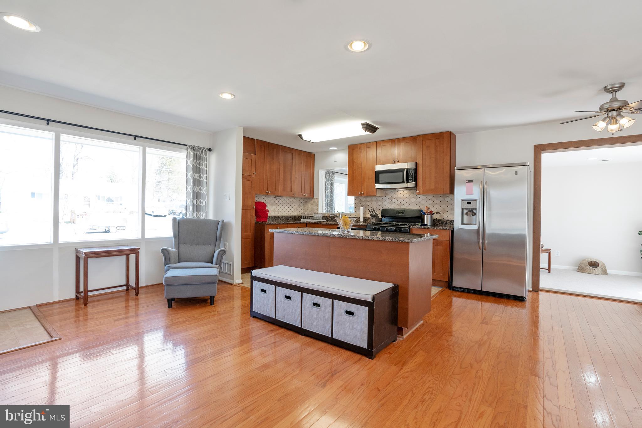 7511 Dunston Street Springfield, VA 22151 - Photo 3 of 30