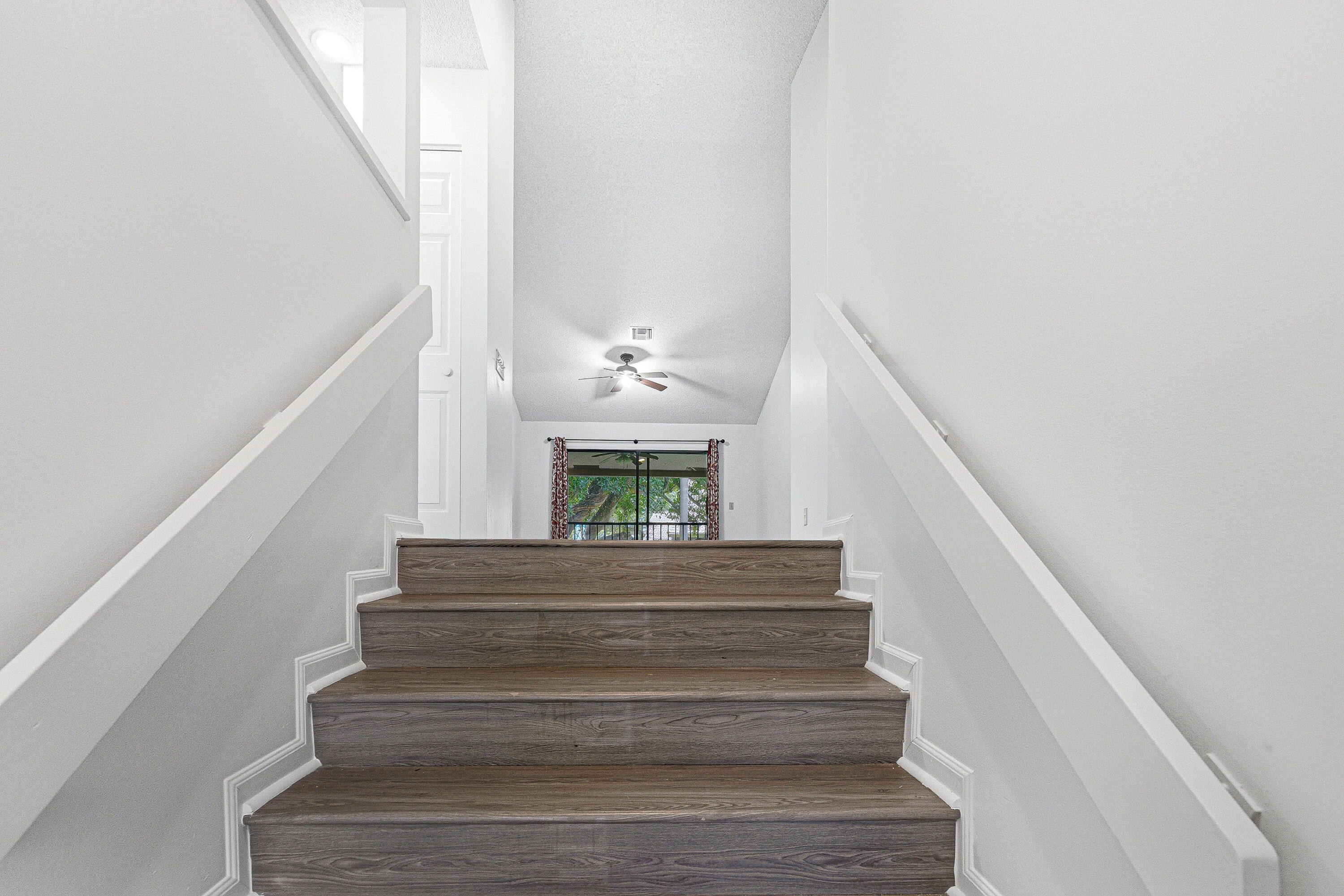 5530 Coach House Circle Boca Raton, FL 33486 - Photo 4 of 27 Entrance-Staircase