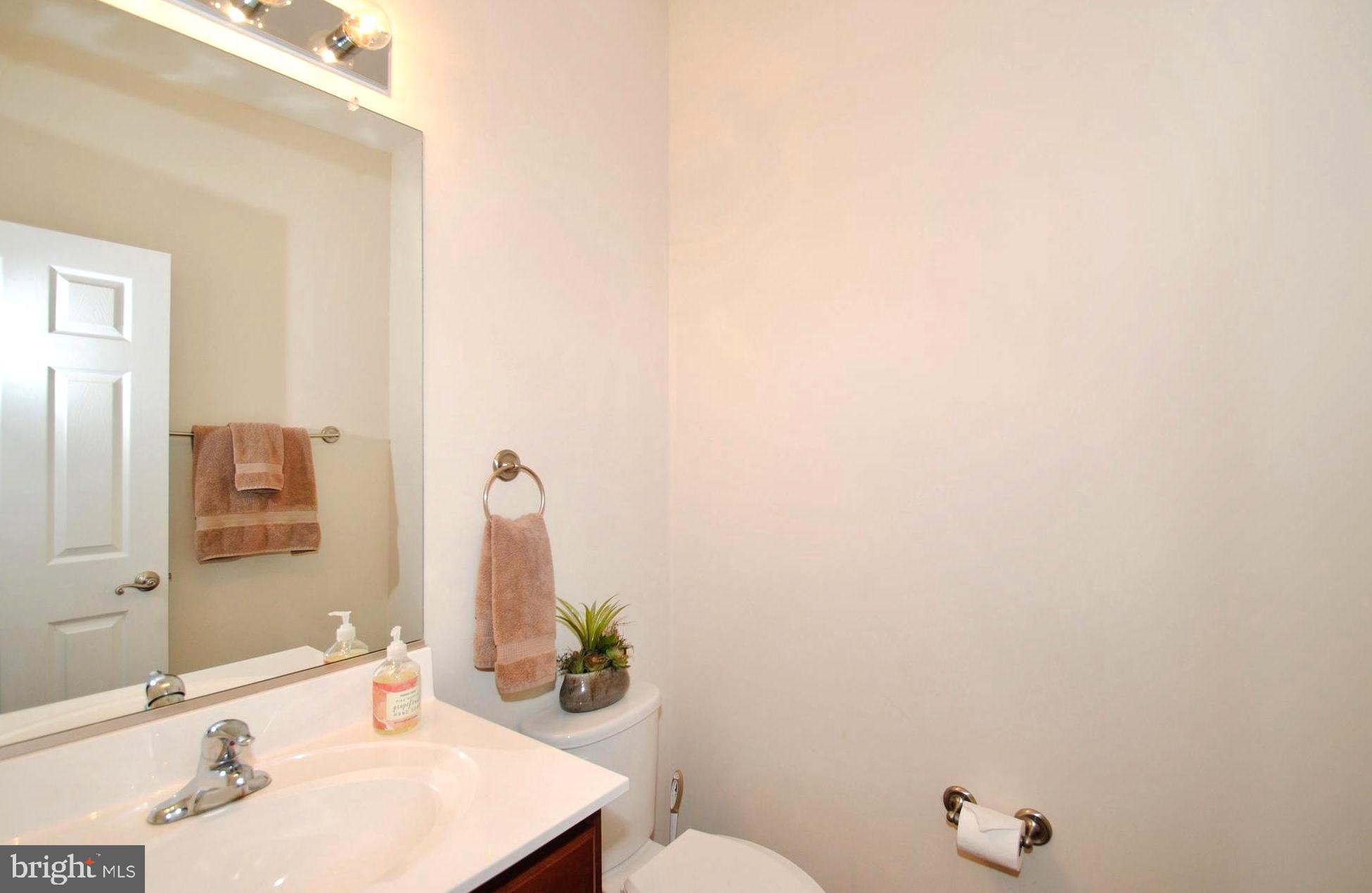 1490 Shot Town Road Annapolis, MD 21409 - Photo 23 of 40 Main Level Half / Guest Bath