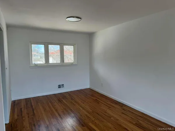 $3,500 | Undisclosed Address, Deer Park, NY 11729