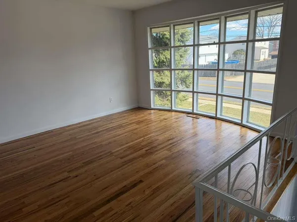 $3,500 | Undisclosed Address, Deer Park, NY 11729