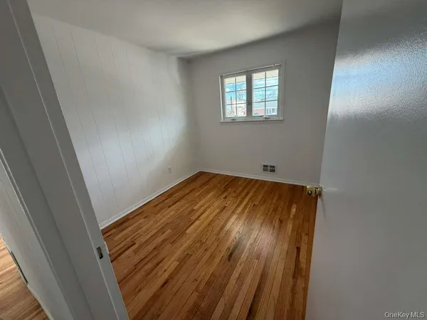 $3,500 | Undisclosed Address, Deer Park, NY 11729