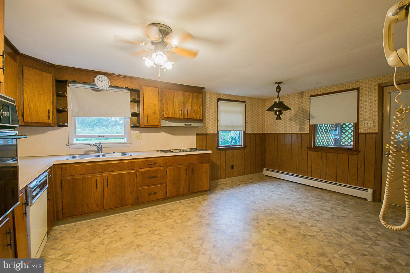 1475 Rupert Road Pottstown, PA 19464 - Photo 3 of 23