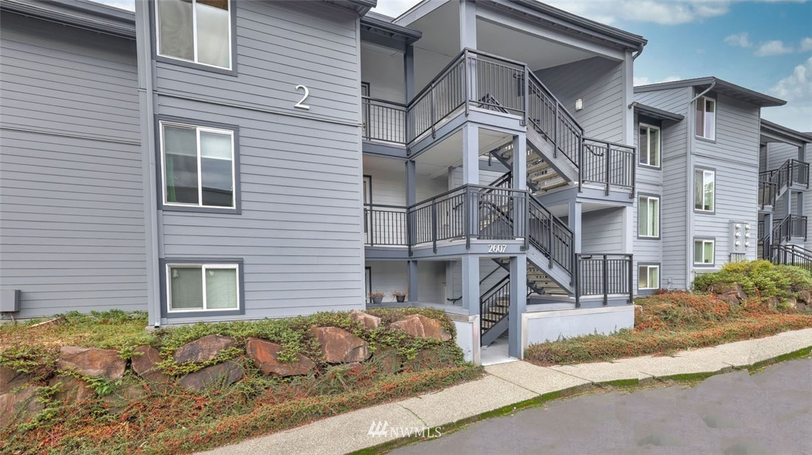 2607 Northeast 4th Street, Unit 217 Renton, WA 98056 - Photo 1 of 24 Gallery Image 1
