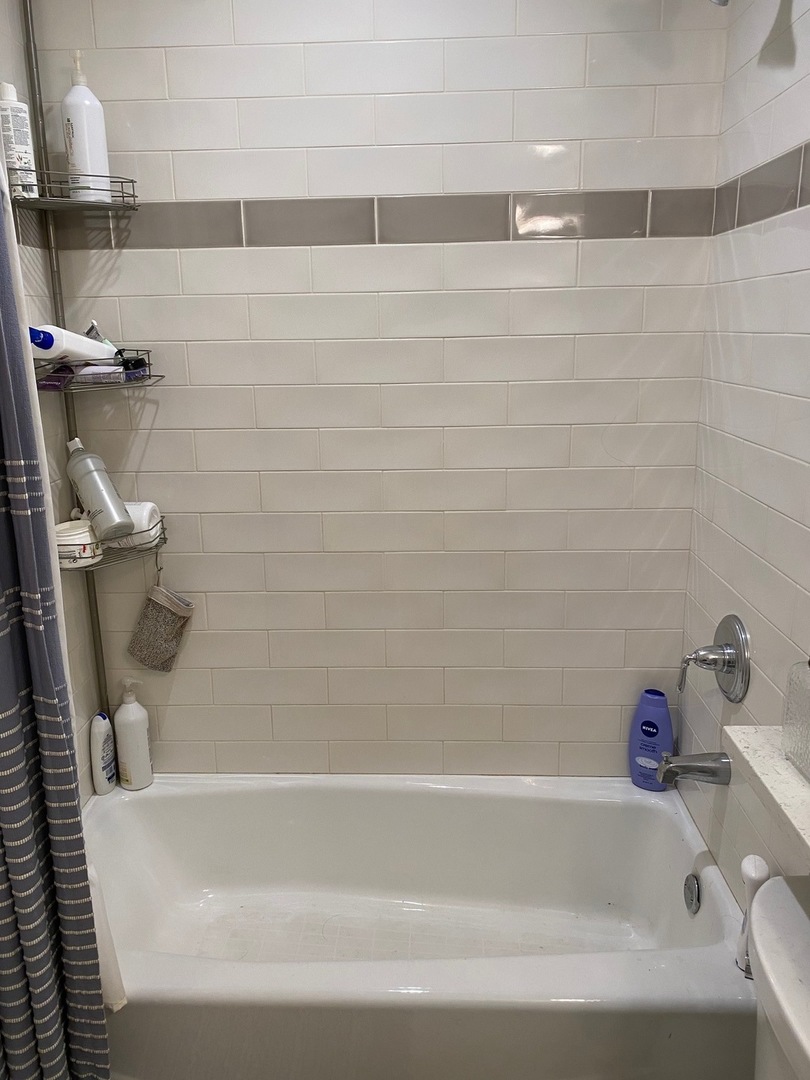 3142 North Racine Avenue, Unit 2 Chicago, IL 60657 - Photo 6 of 8