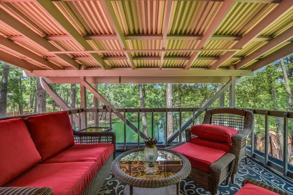 $299,900 | 124 Broken Bow, La Grange, TX 78945