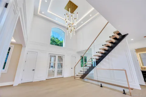 $4,350,000 | 15 Folger Lane, Dix Hills, NY 11746