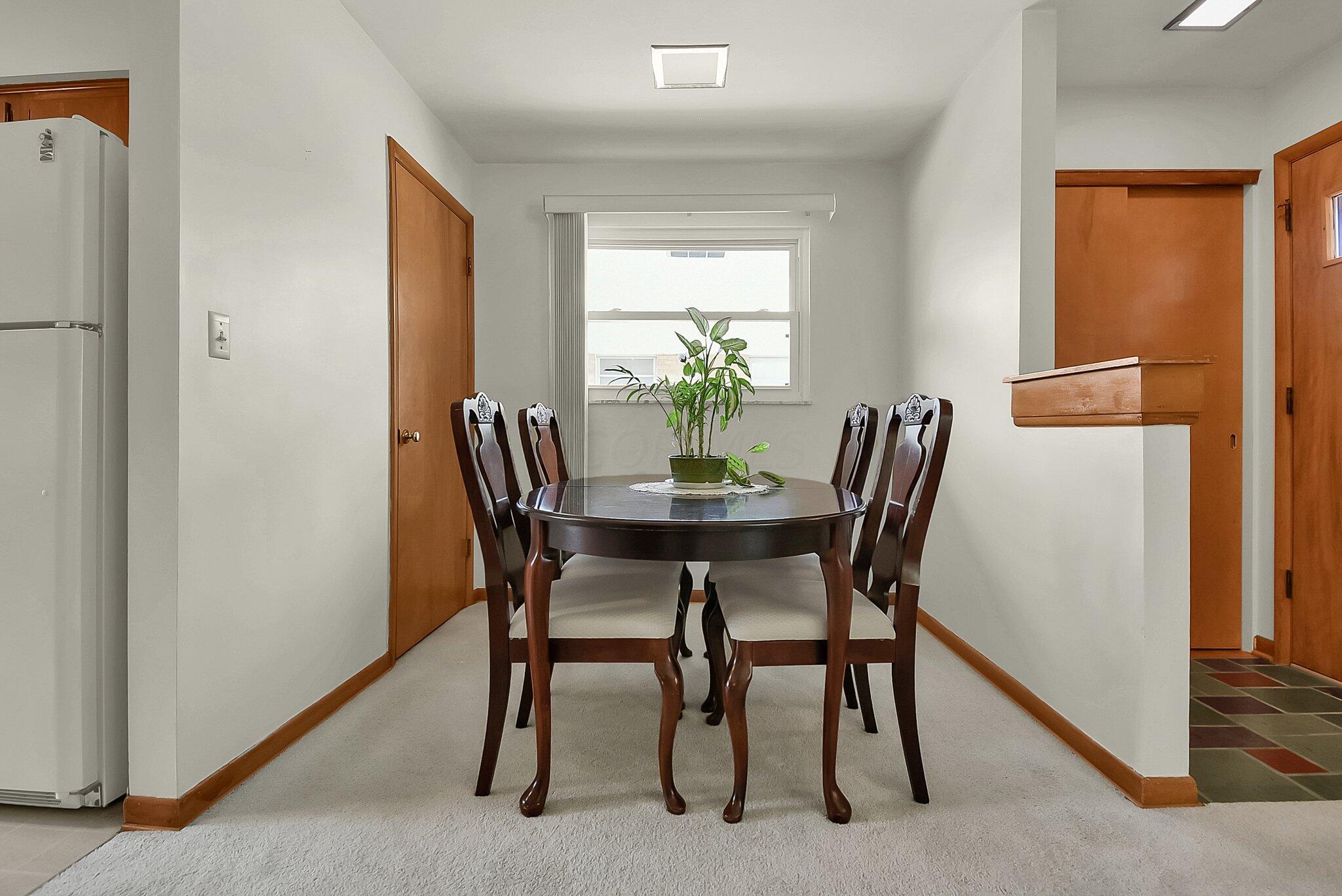 1285 Bernhard Road Columbus, OH 43227 - Photo 13 of 35 Dinette
