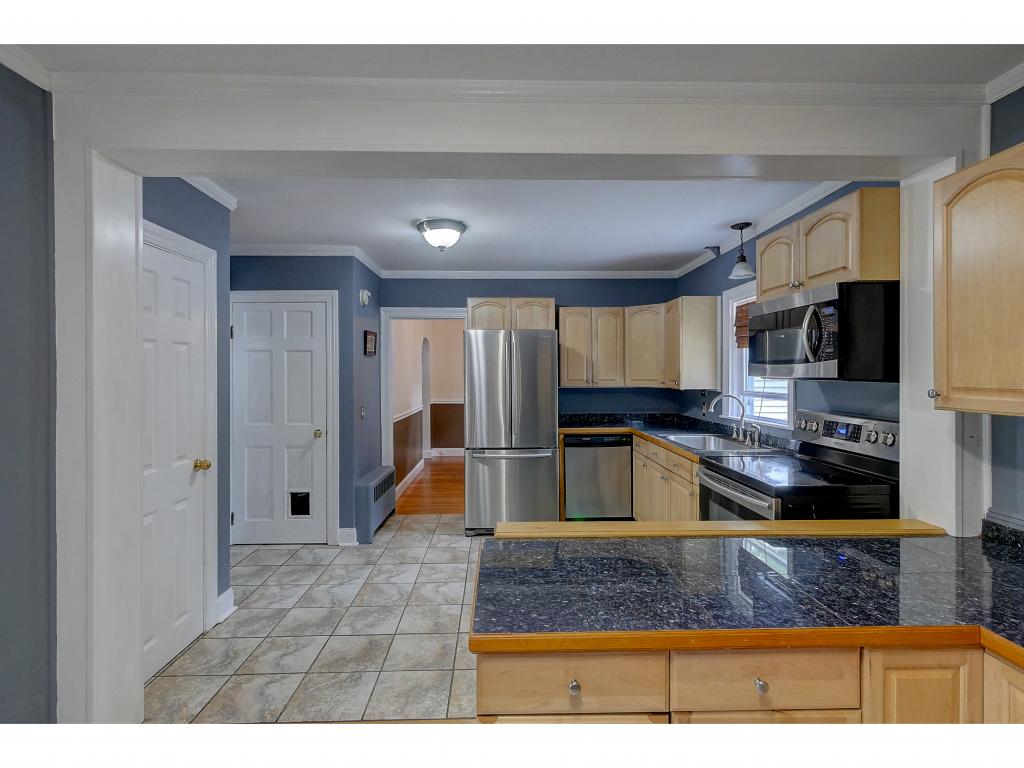 278 Tory Road Manchester, NH 03104 - Photo 5 of 34