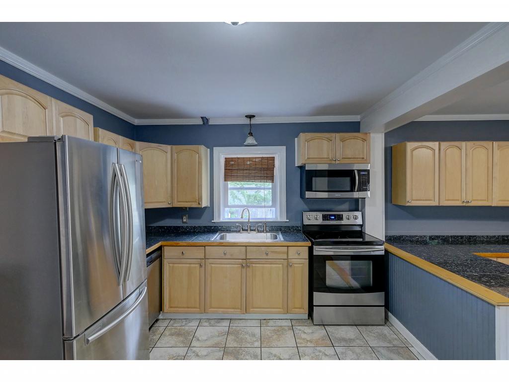 278 Tory Road Manchester, NH 03104 - Photo 6 of 34