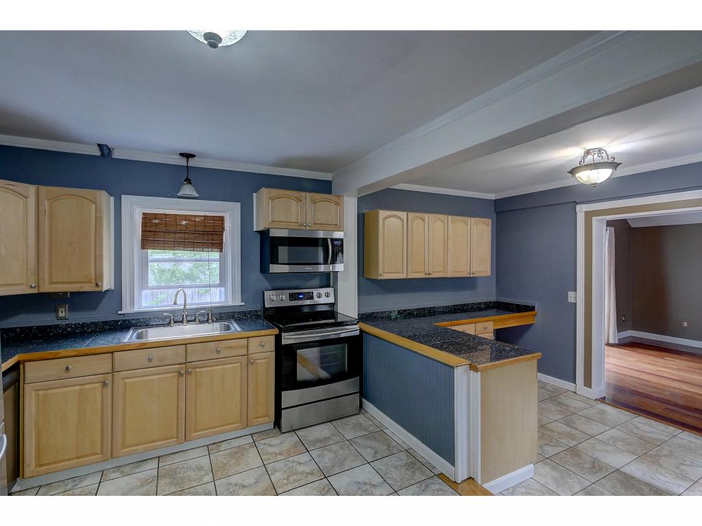 278 Tory Road Manchester, NH 03104 - Photo 7 of 34