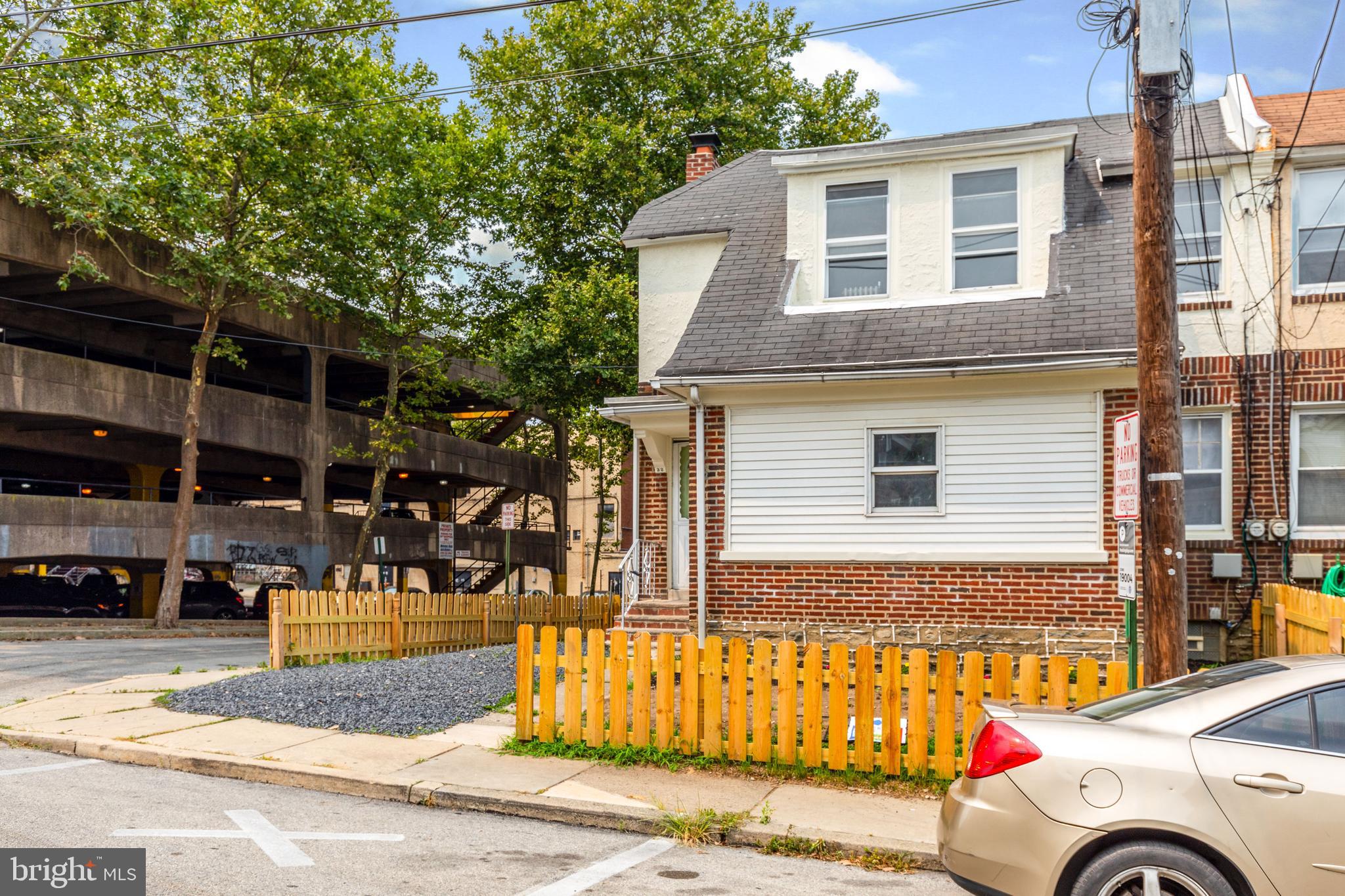 32 Heather Road Upper Darby, PA 19082 - Photo 2 of 53