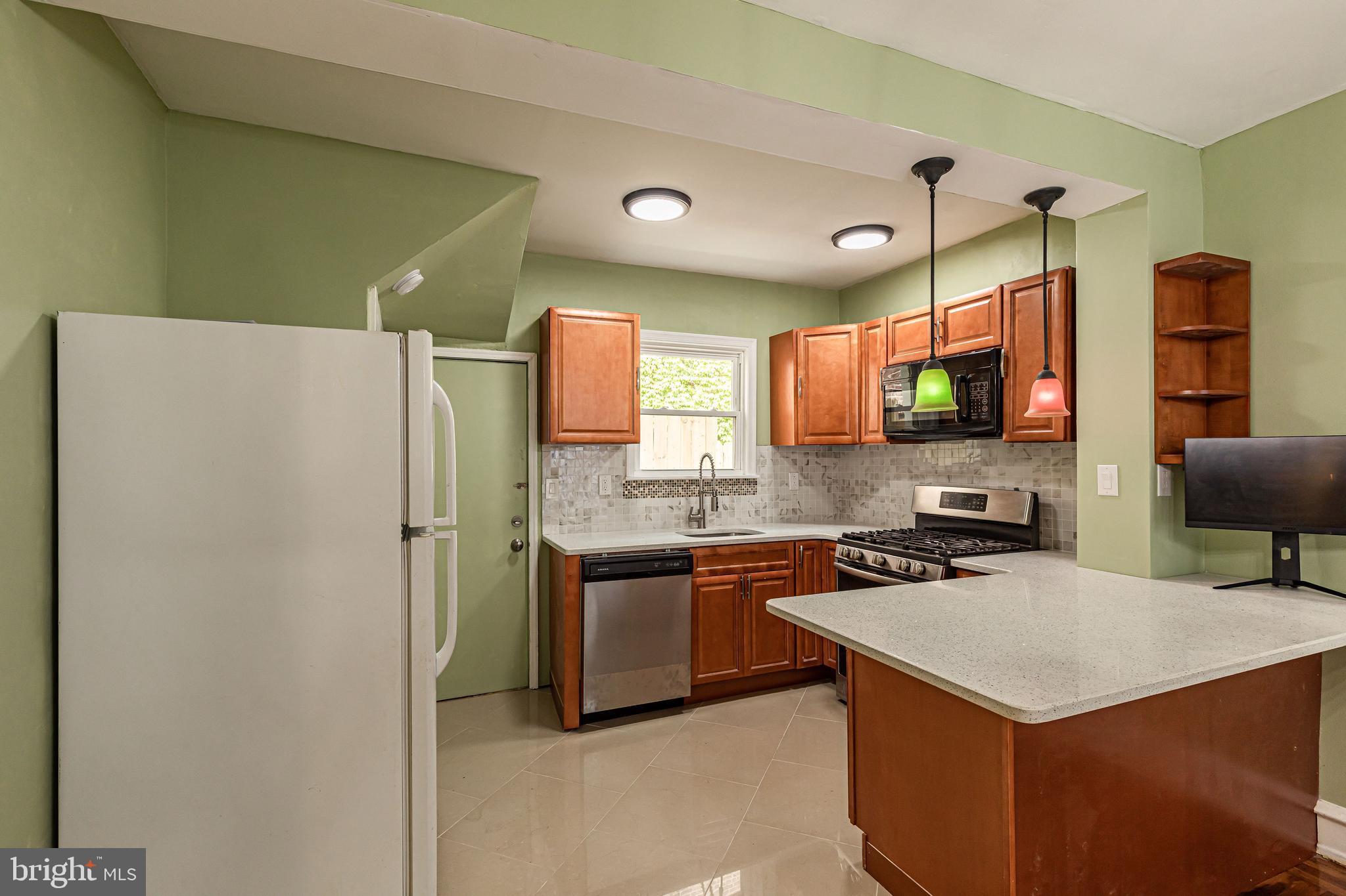 32 Heather Road Upper Darby, PA 19082 - Photo 15 of 53
