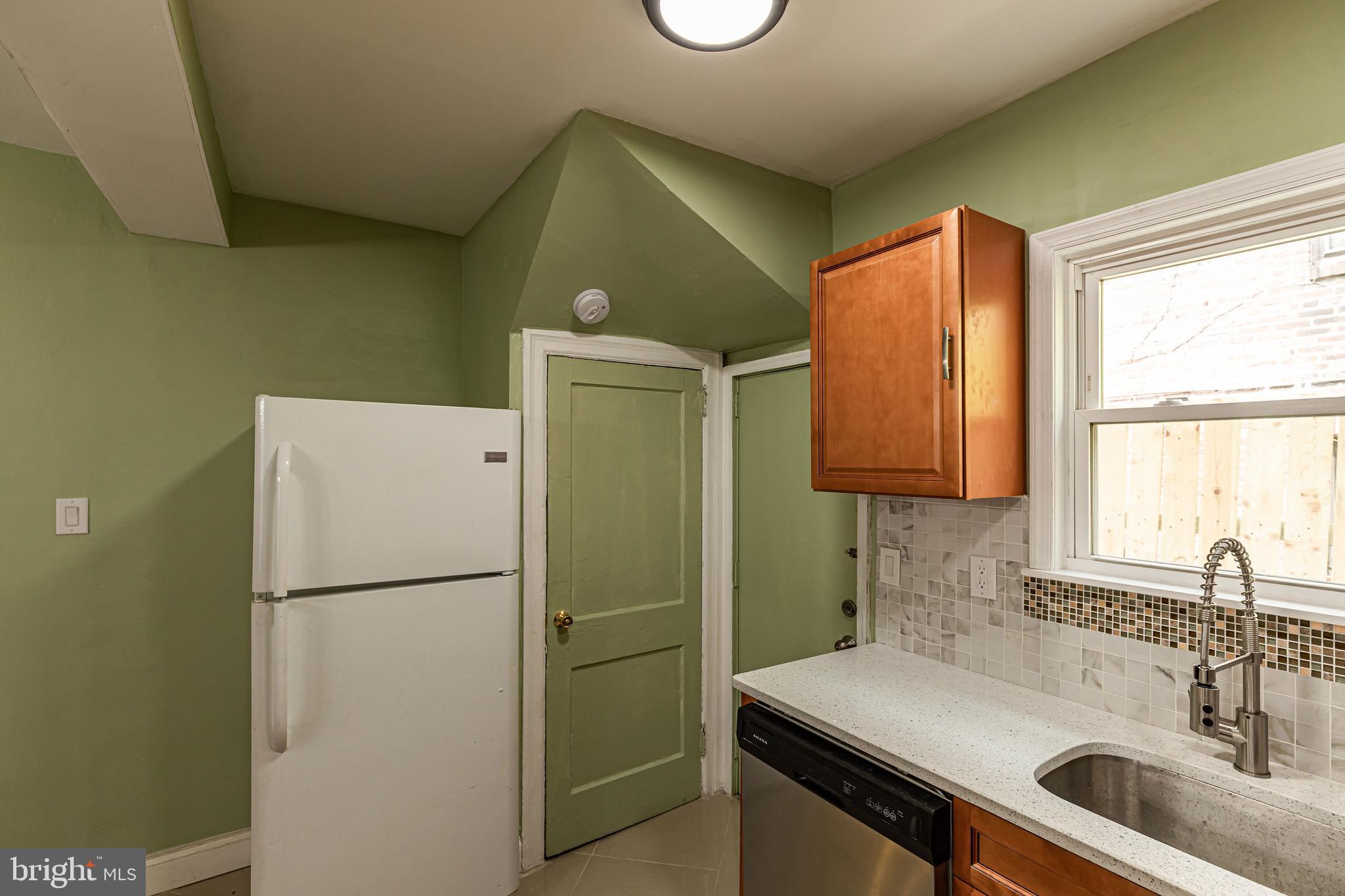 32 Heather Road Upper Darby, PA 19082 - Photo 20 of 53