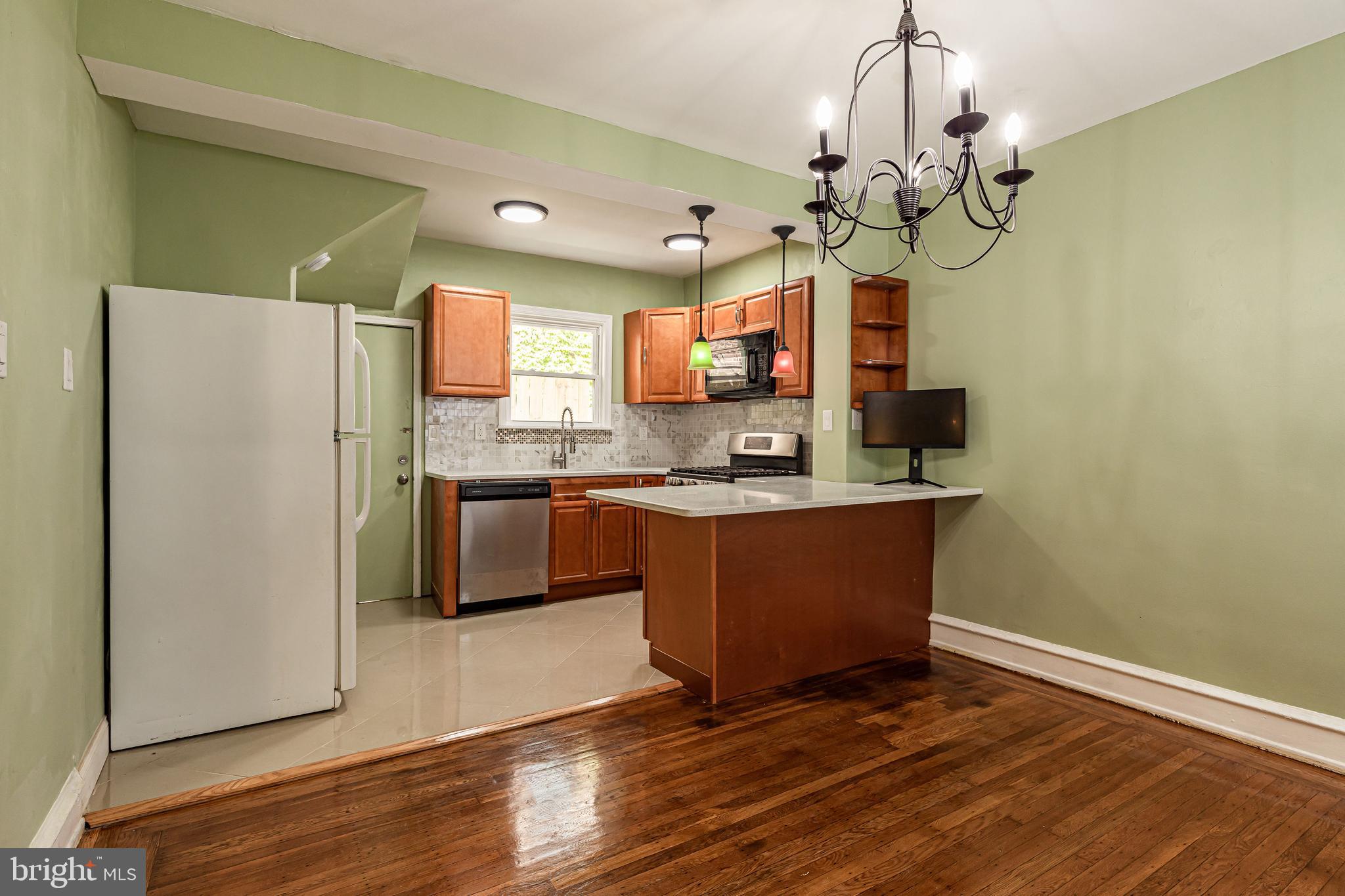32 Heather Road Upper Darby, PA 19082 - Photo 8 of 53