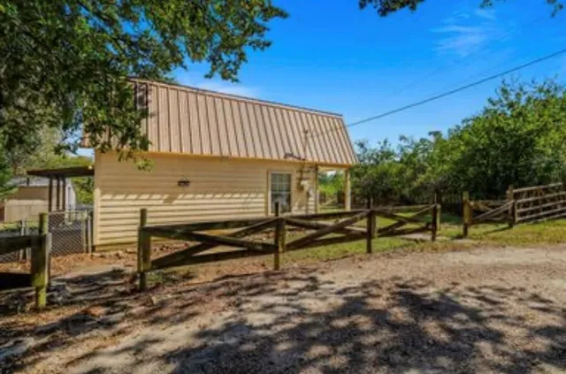 a view of a bench in the backyard