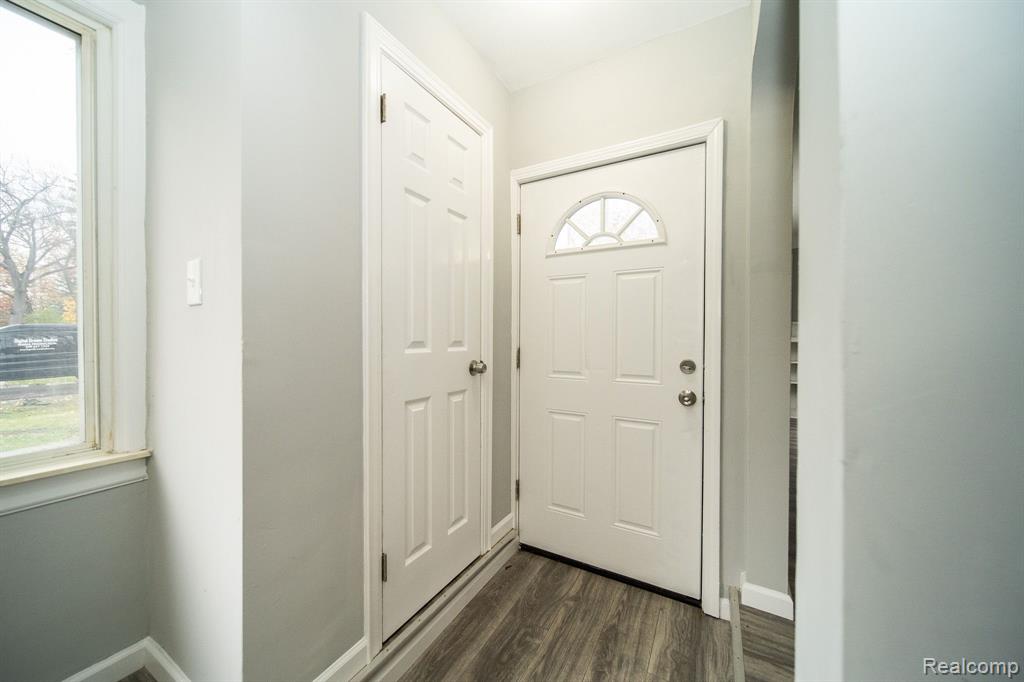 21397 Greenview Road Southfield, MI 48075 - Photo 5 of 80 Gallery Image 5