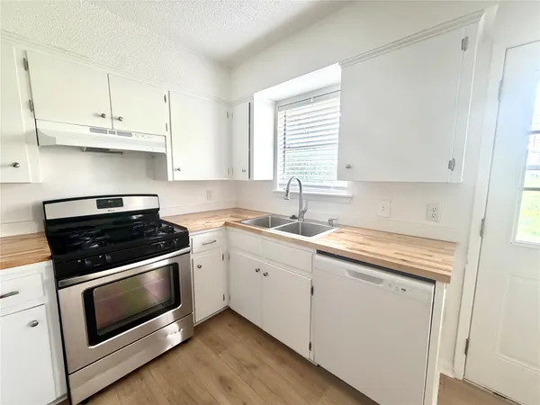 $2,800 | 1708 Pennsylvania Avenue, Austin, TX 78702