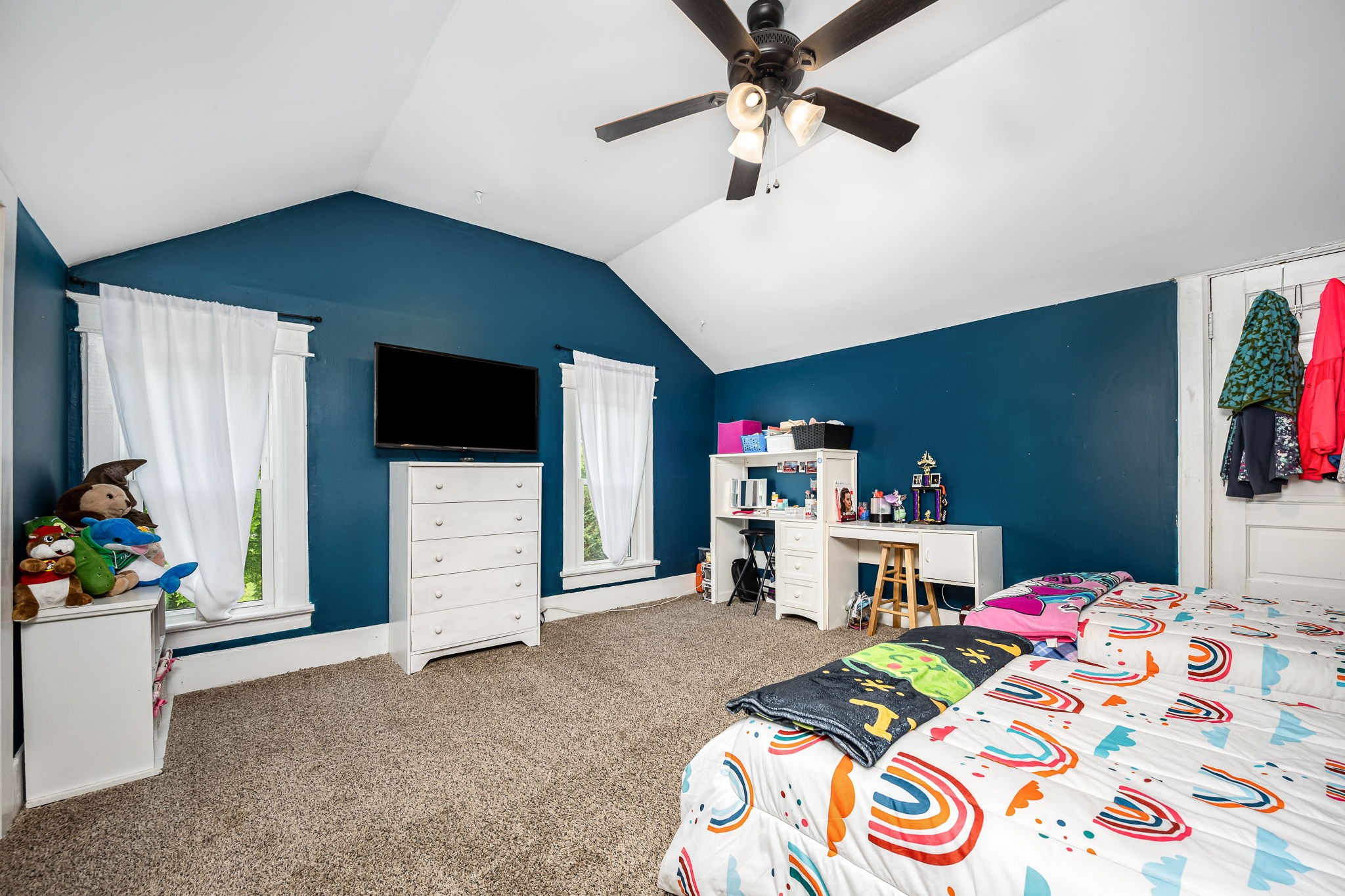 634 Highway 52 Portland, TN 37148 - Photo 28 of 42 a living room with furniture and a flat screen tv