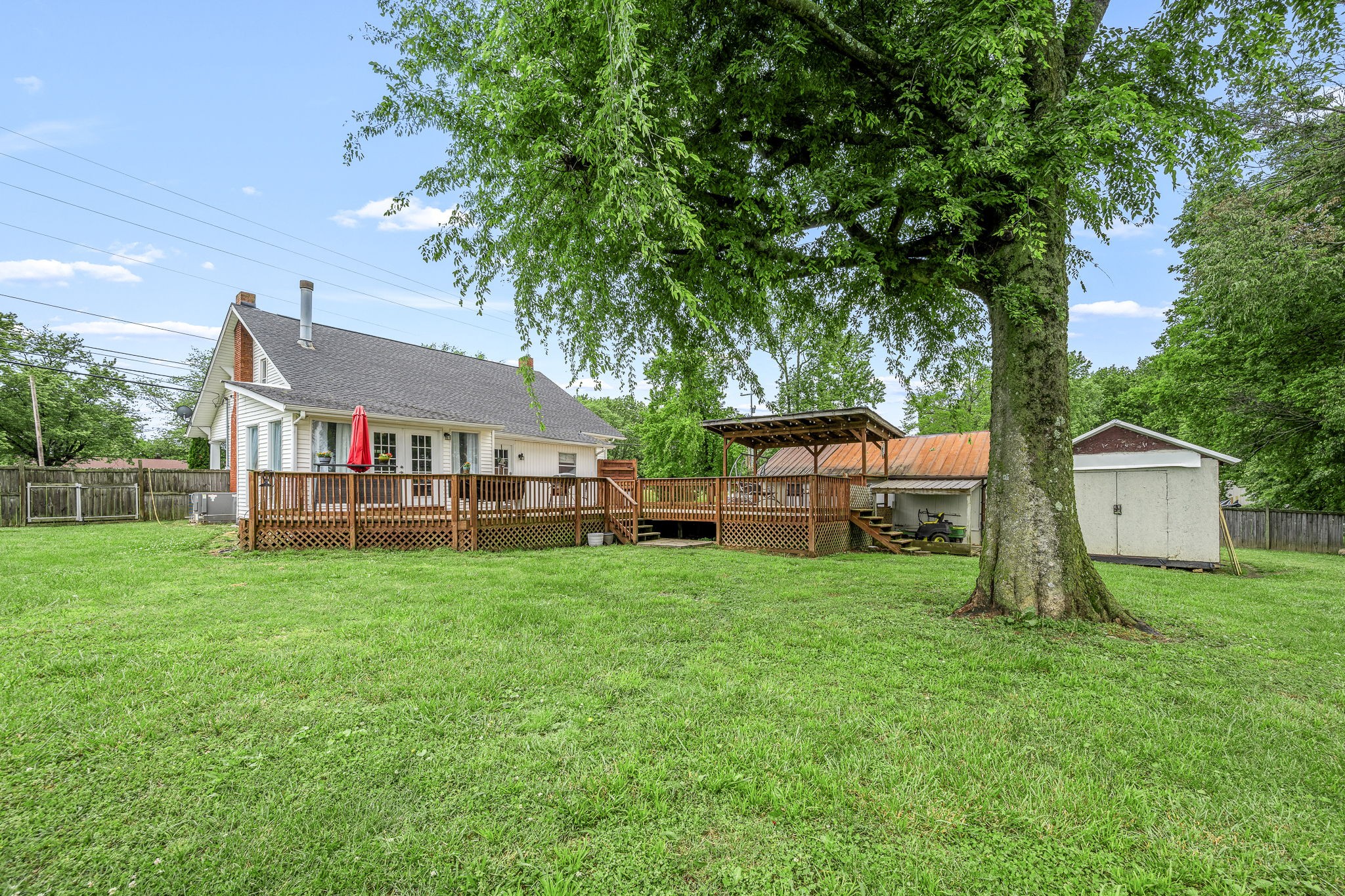634 Highway 52 Portland, TN 37148 - Photo 35 of 42 a house view with a garden space