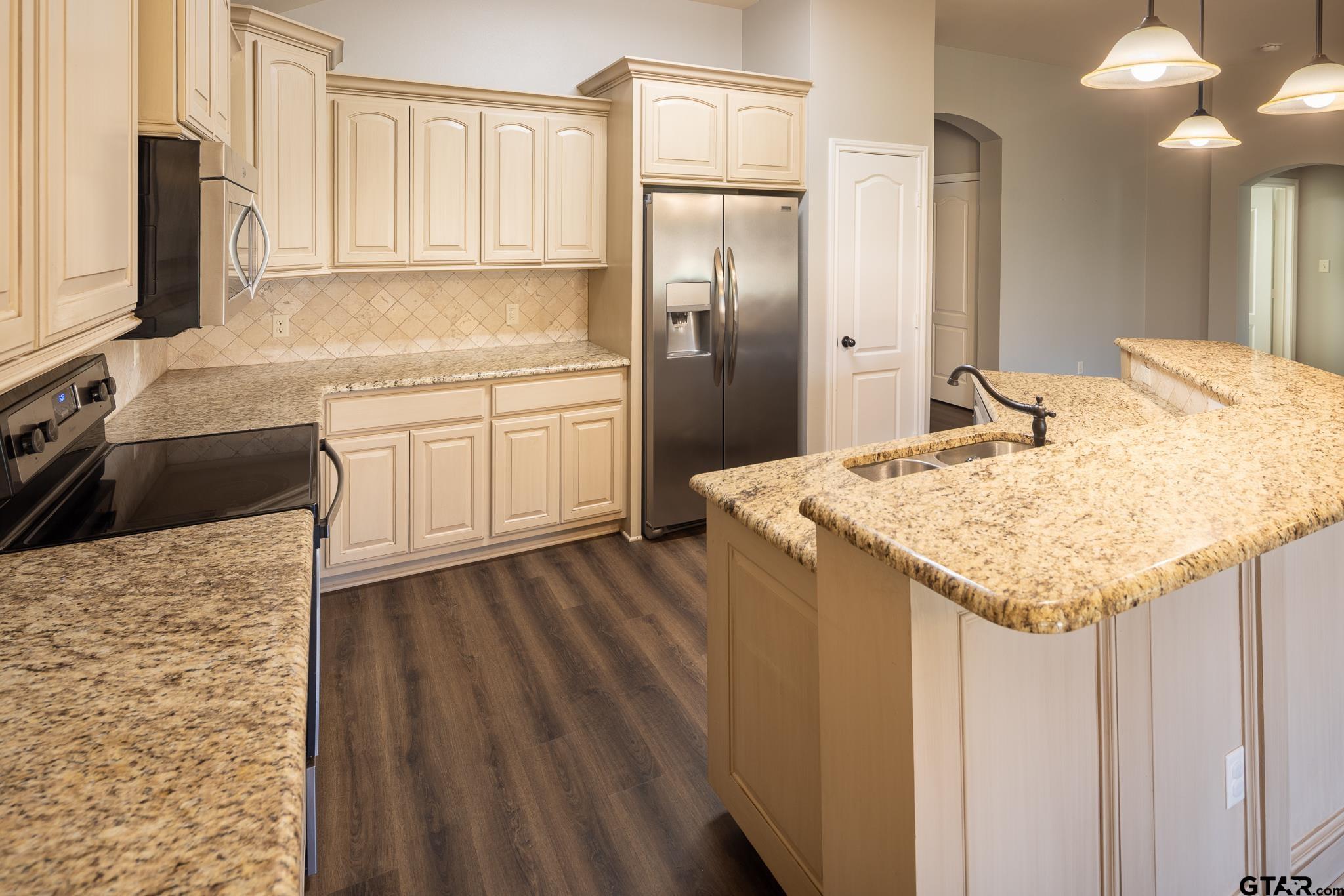 502 Happy Circle Whitehouse, TX 75791 - Photo 7 of 37