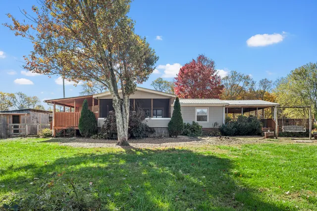 a view of a yard in front of house