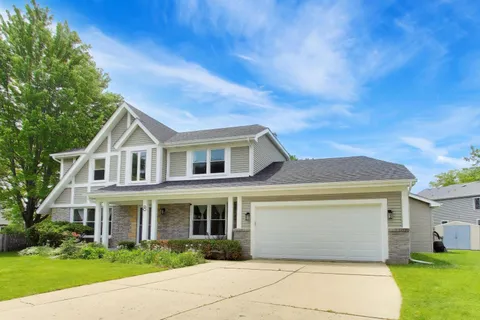 $649,000 | 8 Hampton Court, Mundelein, IL 60060