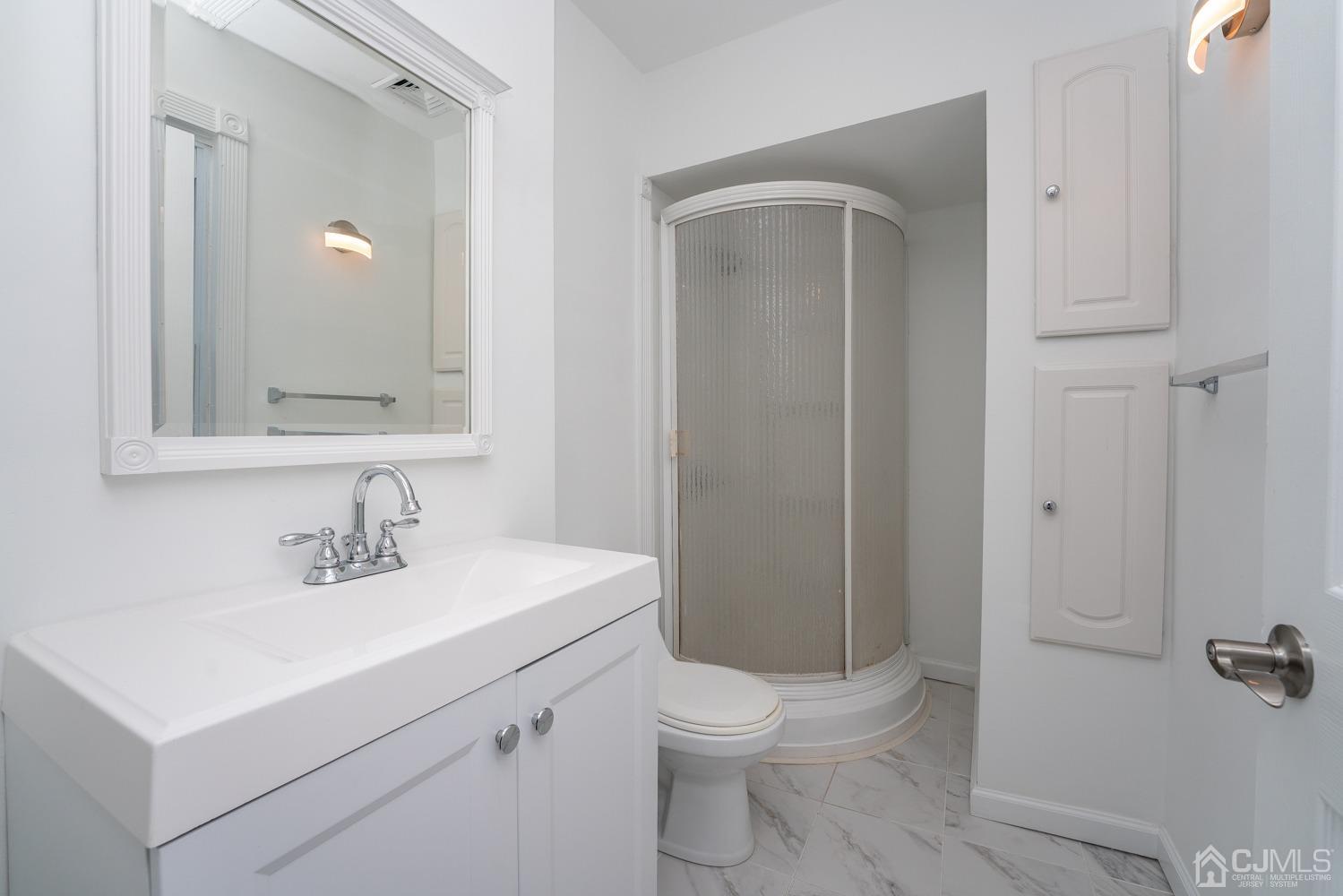 42 Meadow Road Edison, NJ 08817 - Photo 20 of 35 a bathroom with a toilet sink shower and mirror