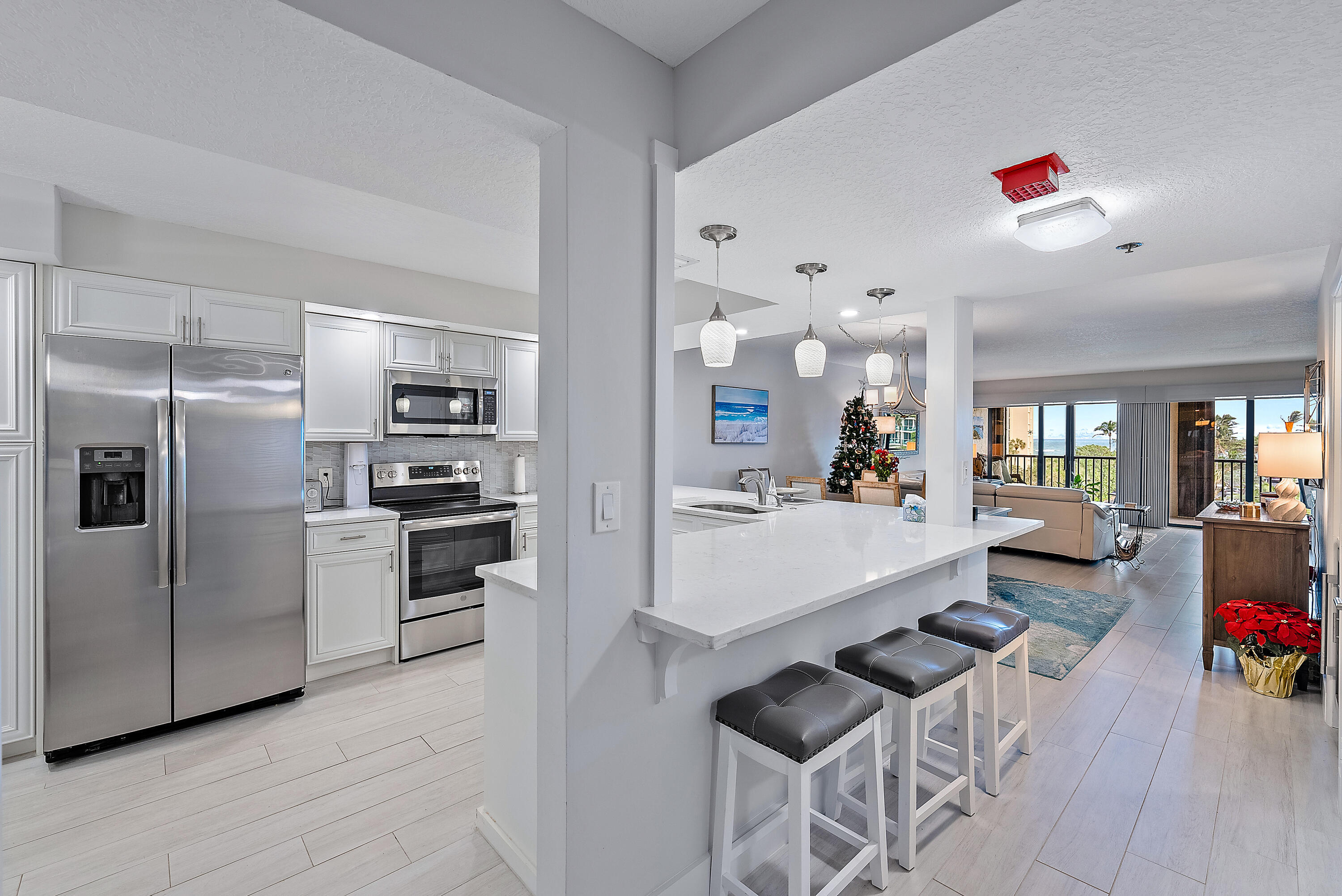 500 Ocean Trail Way, Unit 406 Jupiter, FL 33477 - Photo 9 of 25 Entrance/Kitchen