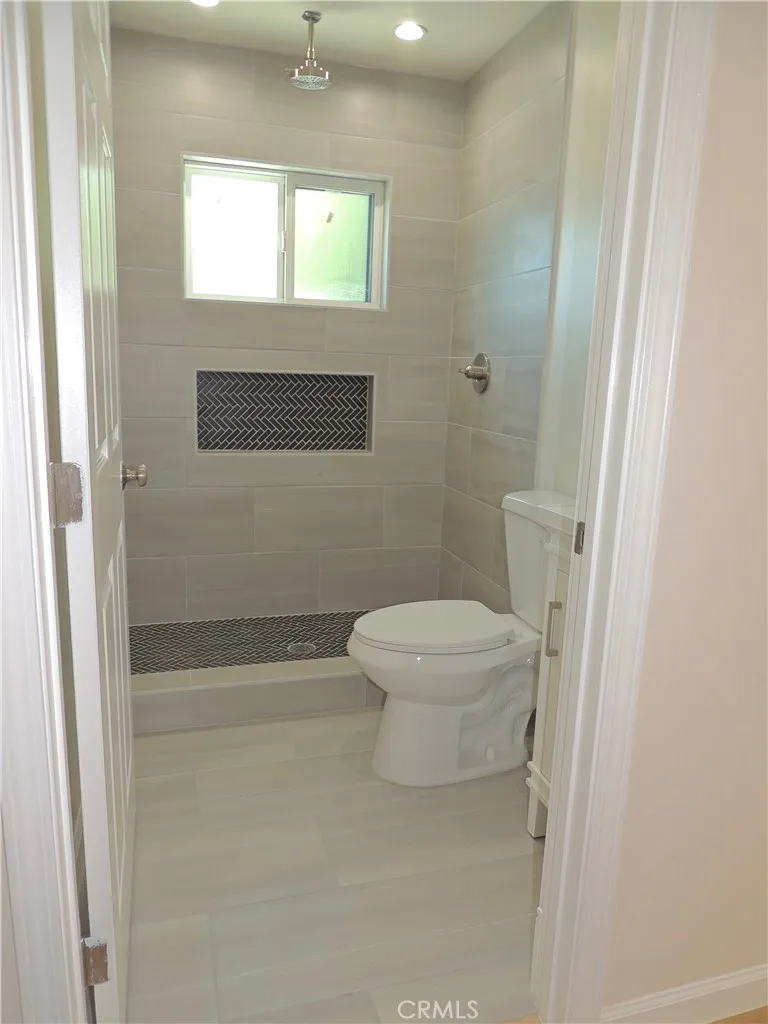 27871 Galeton Road Canyon Country, CA 91387 - Photo 24 of 27 Hallway Bathroom