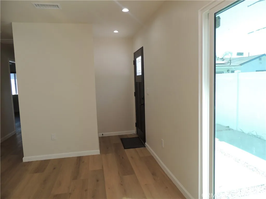 27871 Galeton Road Canyon Country, CA 91387 - Photo 3 of 27 Entrance