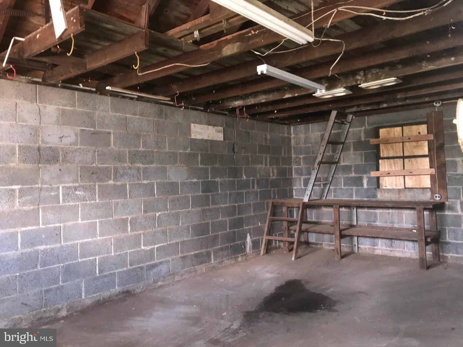 189 West Greentree Road Marlton, NJ 08053 - Photo 13 of 14 Garage
