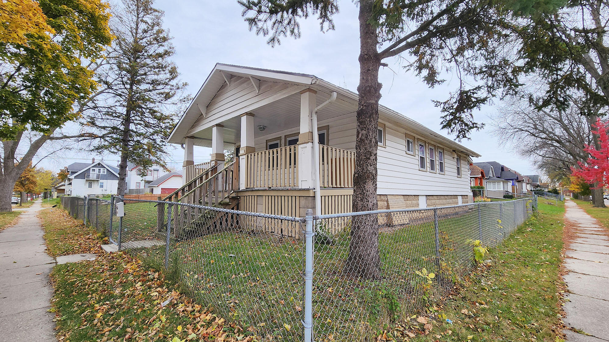 3733 West Fairmount Avenue Milwaukee, WI 53209 - Photo 2 of 36 01v2