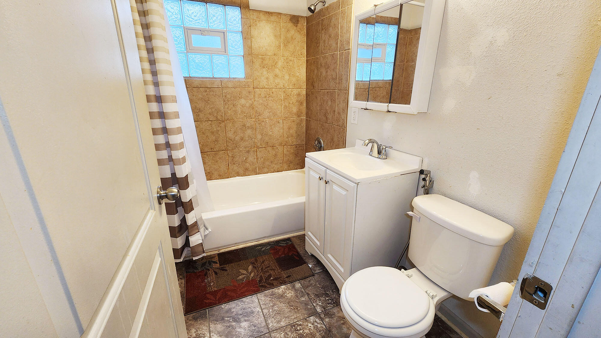 3733 West Fairmount Avenue Milwaukee, WI 53209 - Photo 24 of 36 04v5