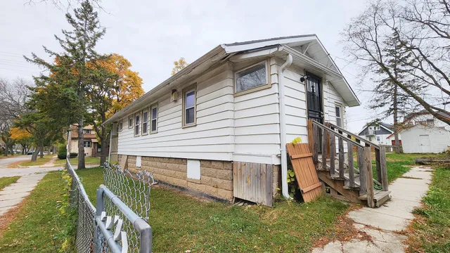 $117,001 | 3733 West Fairmount Avenue, Milwaukee, WI 53209