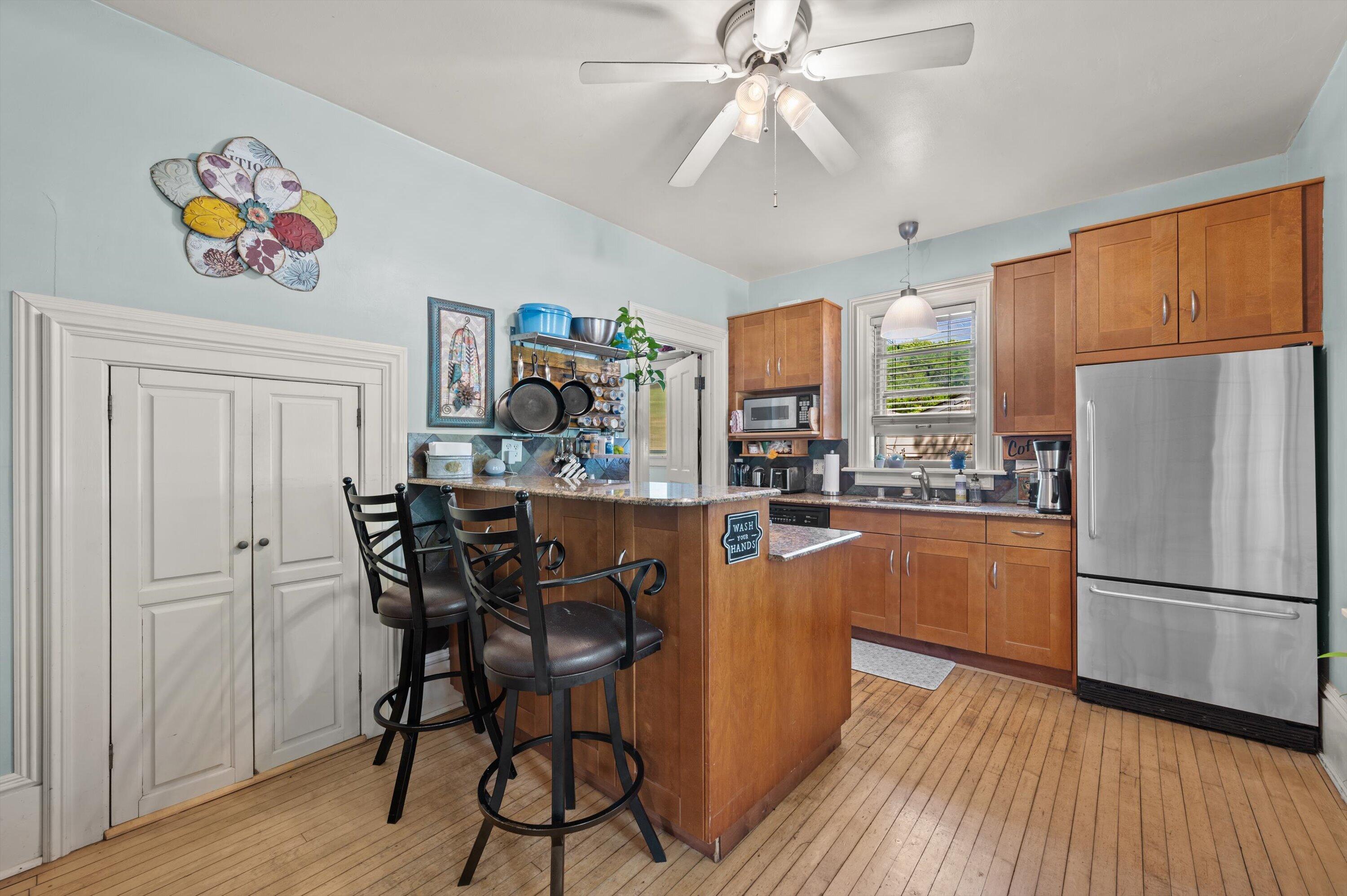 3174 South Herman Street Milwaukee, WI 53207 - Photo 10 of 25 Kitchen