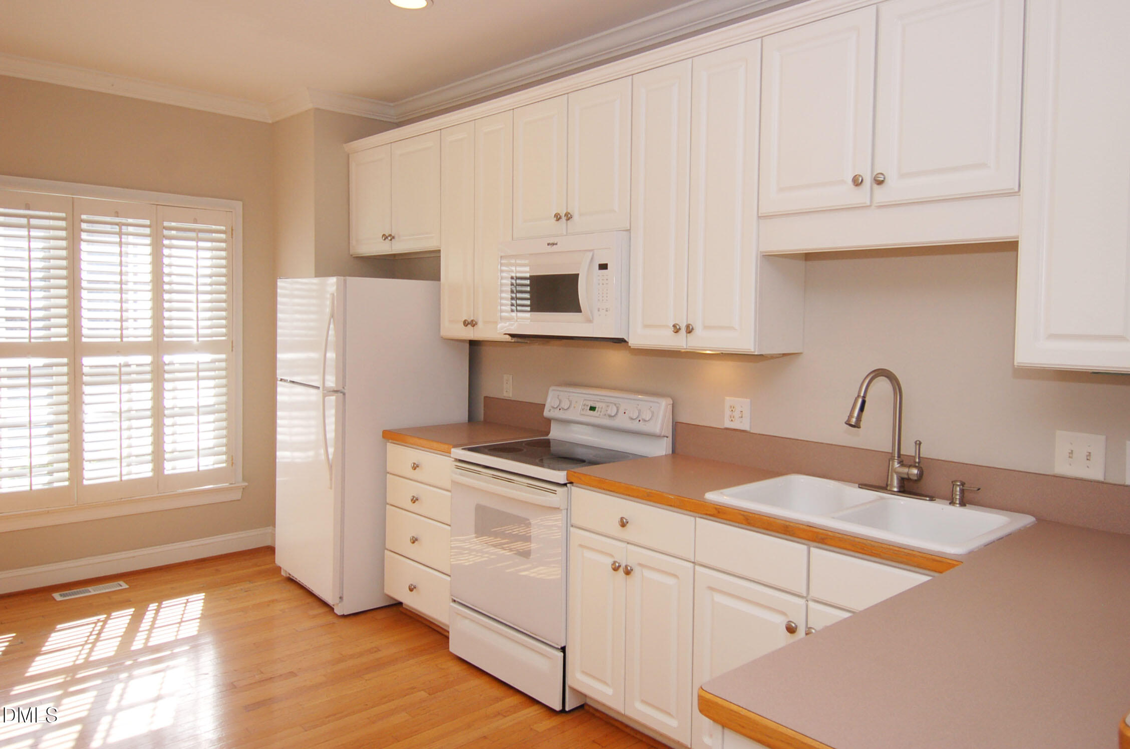 1327 Cameron View Court Raleigh, NC 27607 - Photo 2 of 16 2 Kitchen