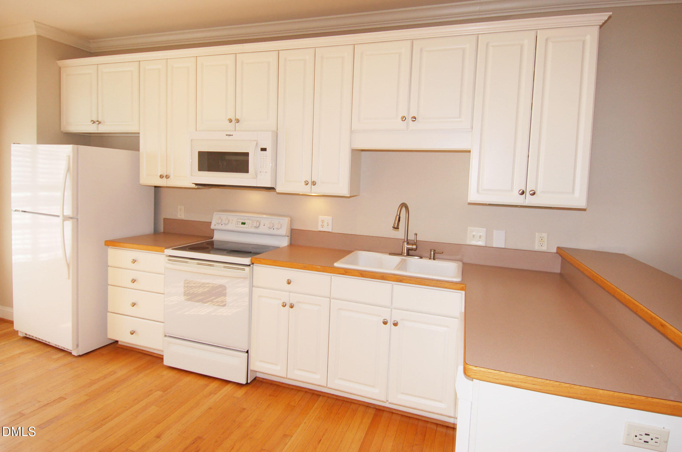 1327 Cameron View Court Raleigh, NC 27607 - Photo 4 of 16 2 Kitchen3