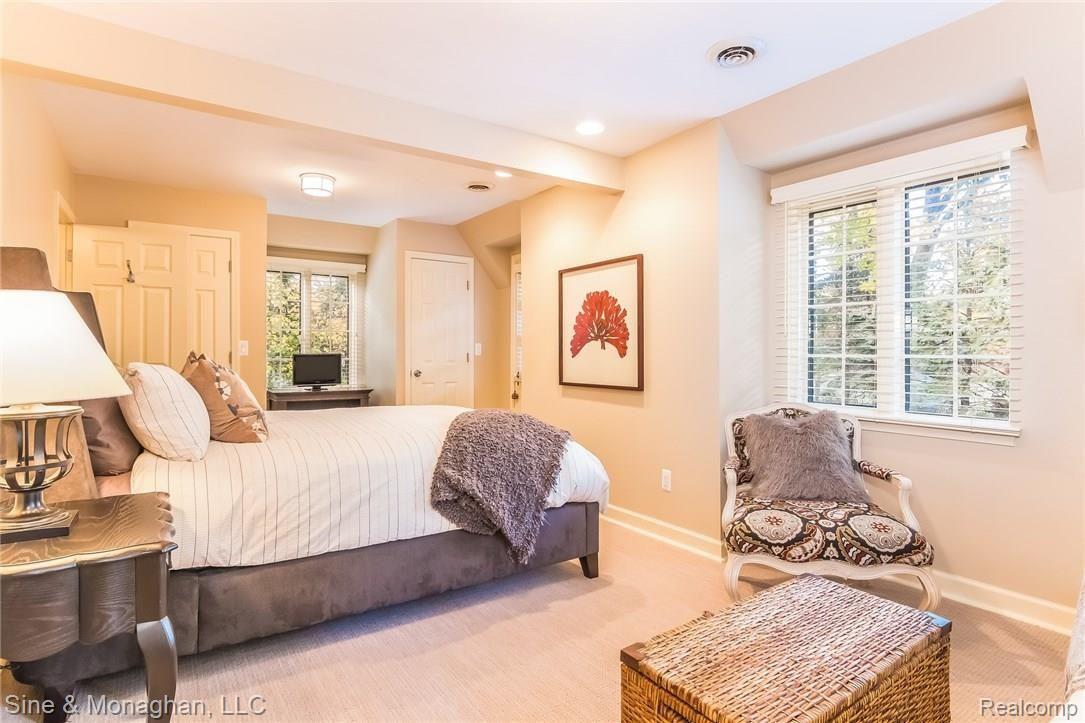 72 Touraine Road Grosse Pointe, MI 48236 - Photo 43 of 69 044-Bedroom-3435717-medium.jpg