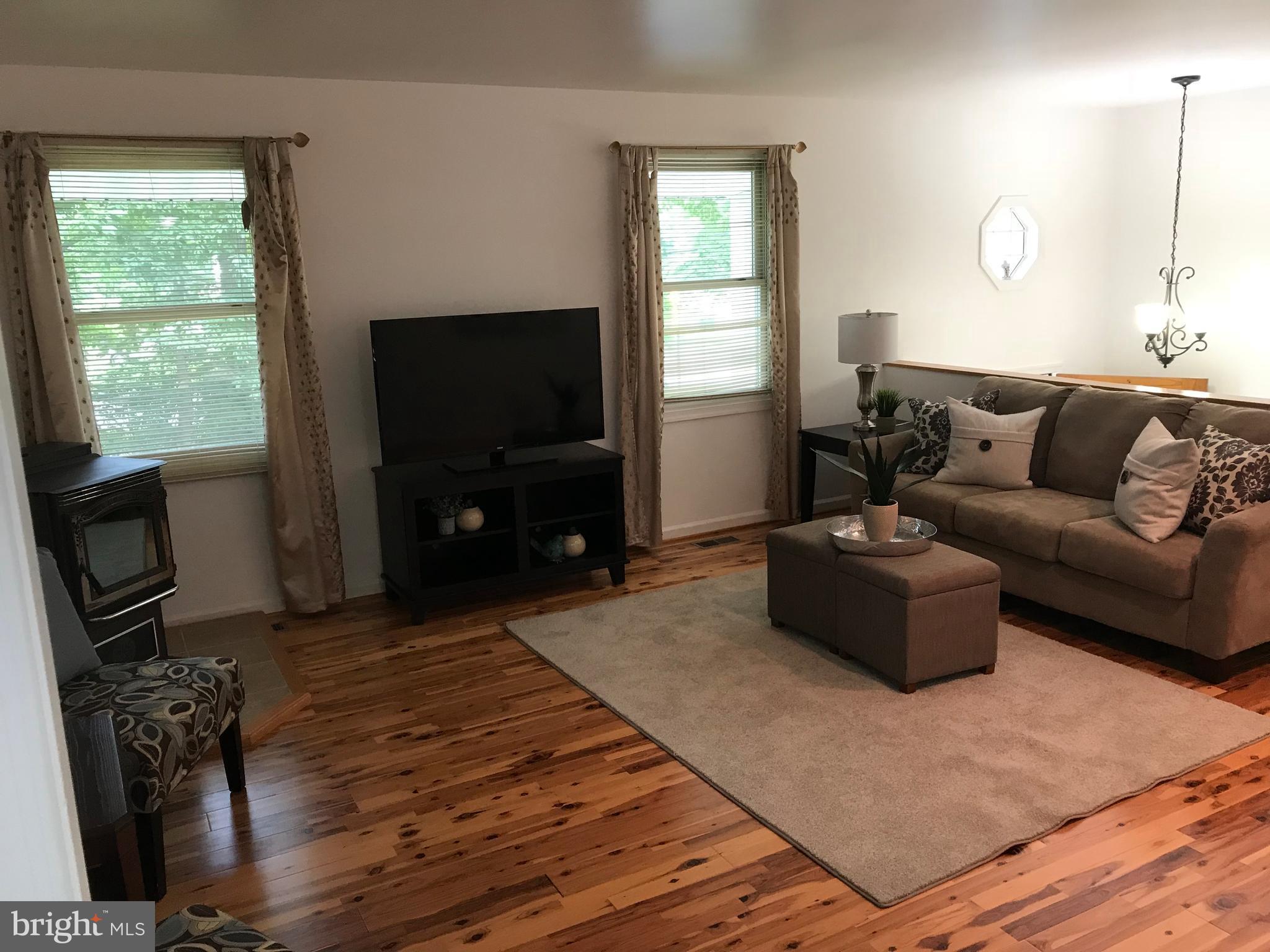 10005 Liberty Road Randallstown, MD 21133 - Photo 7 of 29 Living Room